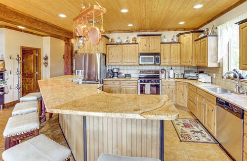 Fish Haven Cabin | Fish Haven Cabin w/Game Room, Views + Deck!