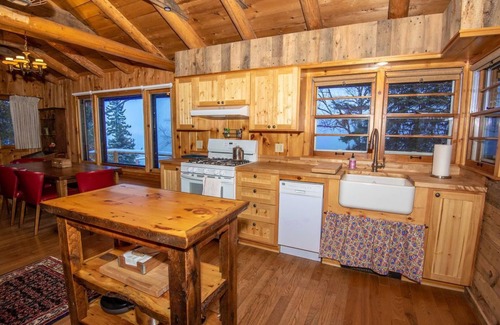 Lutsen Cabin | Fish Hook Cove on Lake Superior. Enjoy Grand Marais, Lutsen & the North Shore!