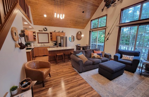Waushara County House | Fish Lake Escape with Hot Tub & Pontoon Rental