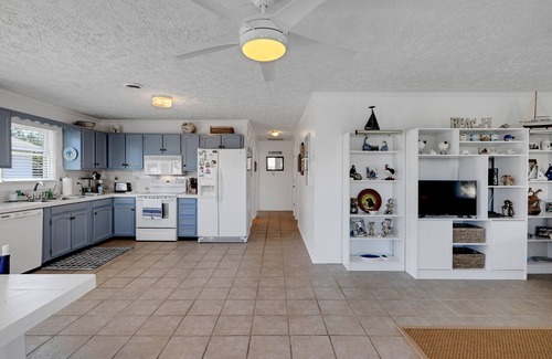 Nags Head Cottage | Fish Wish Cottage (MP 10): Centrally Located to Everything OBX!