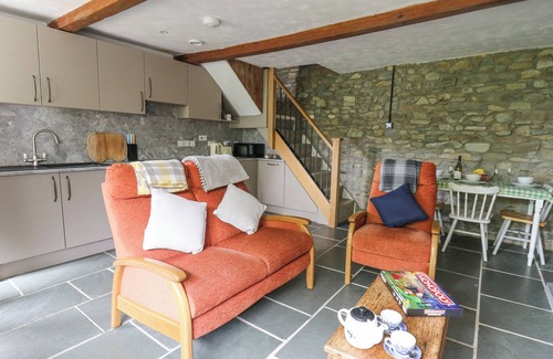 Llandysul Cottage | FISHERMAN'S COTTAGE, pet friendly, with hot tub in Llandysul