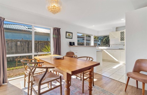 Bowentown House | Fisherman's Friend - Bowentown Holiday Home