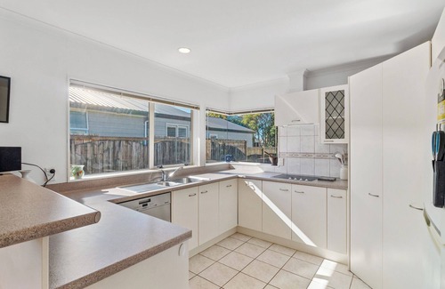 Bowentown House | Fisherman's Friend - Bowentown Holiday Home