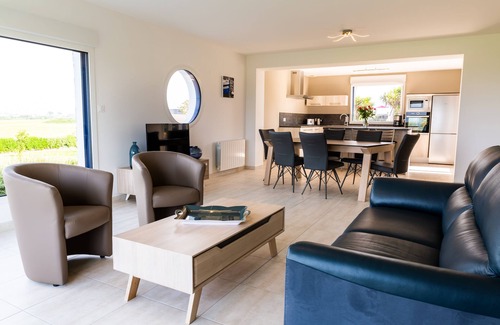 Cleder House | FISHERMAN'S HOUSE - Panoramic view 50m from the sea - wifi access - Heated swimming pool
