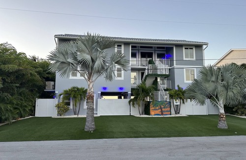 Pirates Cove House | FISHERMANS Paradice a Beach waterfront property on Pirates Cove Buccaneer Point