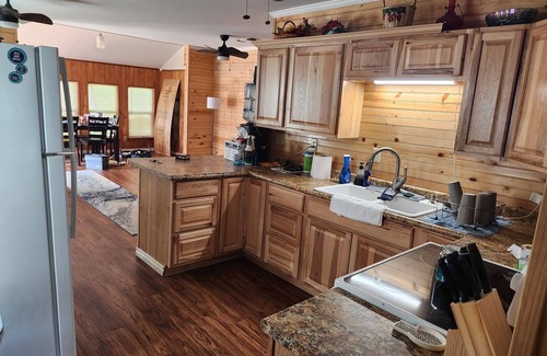 Fort Towson House | Fishing Cabin Charming 2-bedroom house in wonderful Fort Towson with WiFi, AC.