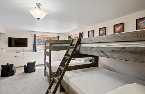 Bailey House | Fishing, disc golf and hot tub