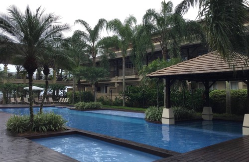Enseada Apartment | Fit in gated beachfront condominium