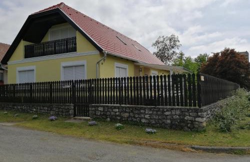 Sumeg House | Fitt Vendégház