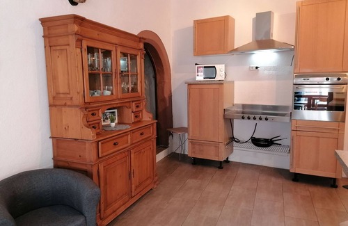 Neuerburg House | Fitters' Accommodation 'Alte Münze' with 3 Bedrooms, 3 Bathrooms, and Parking Spaces