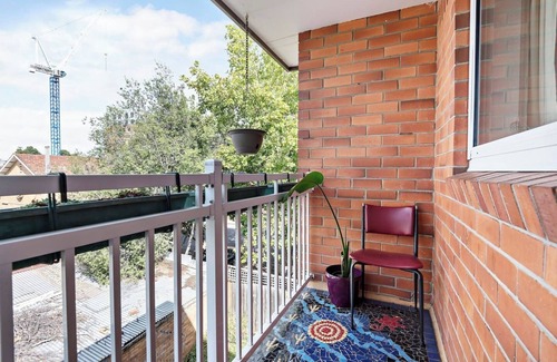 Fitzroy North Apartment | Fitzroy meets Clifton Hill at this Cosy Retreat