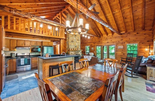 Gladehill Cabin | Five beautiful cabins all on the same property. Great for family reunions, corporate retreats or other small groups.