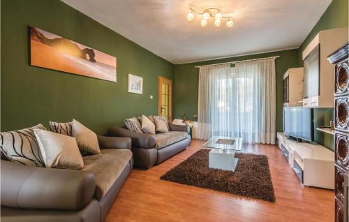 Crno House | Five-Bedroom Holiday Home In Zadar