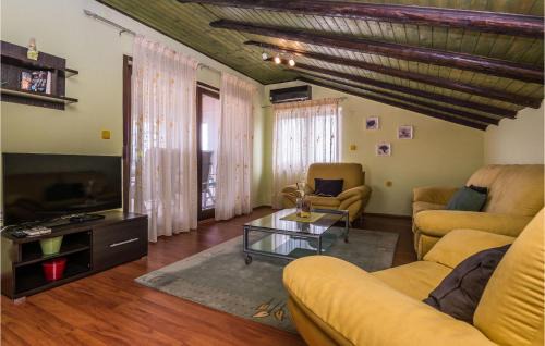 Crno House | Five-Bedroom Holiday Home In Zadar