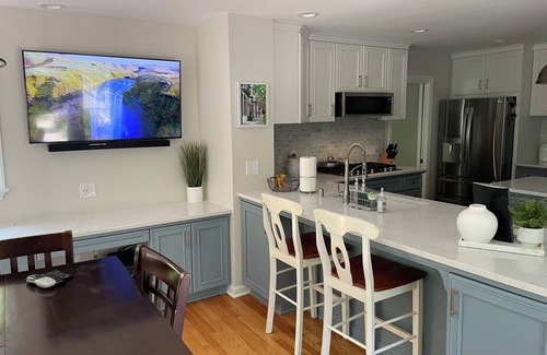 Glendale House | "Five Bedroom Luxury by the River "