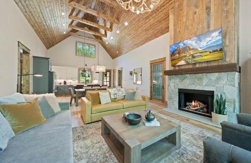 Banner Elk Villa | Five Fox Den