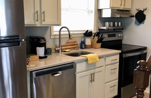 Versailles Cottage | Five Minutes from Keeneland!