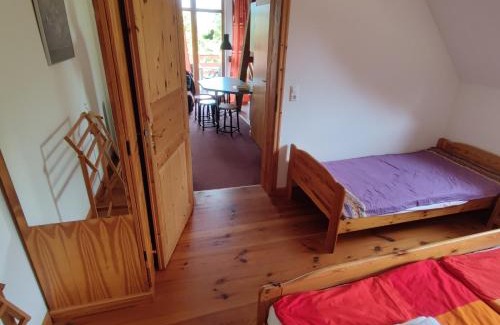 Hohenkirchen Apartment | Five Oaks - Rote Wohnung