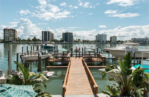 Bay Esplanade House | Five Palms Suite 103 - Daily - Weekly - Monthly