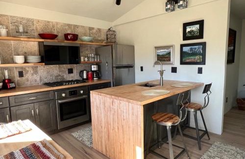 Buena Vista House | Five Peaks