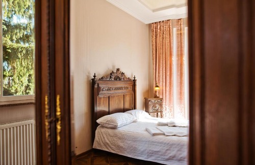 Yavory Apartment | Five Room Central Gorgeous Apartment with Garden