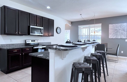 Watersong House | Five Star Huge Pool Home Close to Disney!