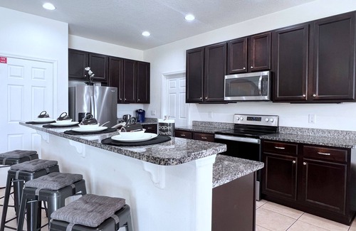 Watersong House | Five Star Huge Pool Home Close to Disney!