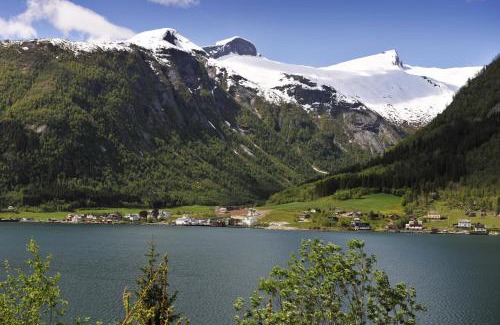 Fjaerland Hotel | Fjærland Fjordstove Hotell - Huseby Hotelldrift AS