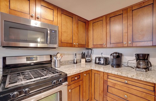 Flagstaff House | Flagstaff Townhome w/Grill ~ 3 Mi to Downtown!