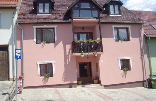 Eger Bed & Breakfast | Flamingo Vendégház