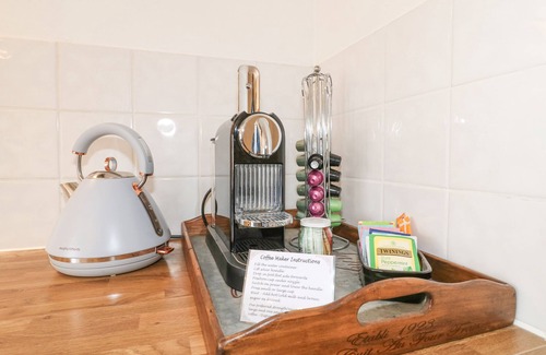 Oakham Cottage | FLAT 2, THE MALTINGS, family friendly, with a garden in Oakham