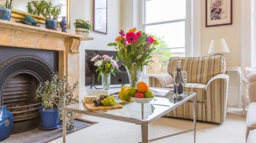 Montpellier Apartment | Flat 3, 6 Lypiatt Terrace Cheltenham Gloucestershire GL50 2SX