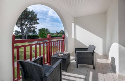 Le Pouliguen Apartment | flat for 4 with pool and Jacuzzi