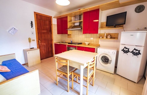 Lido delle Nazioni Apartment | Flat in residence with pool, air conditioning and dishwasher