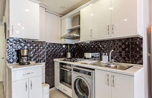 Osmanbey Apartment | Flat w Balcony, 1 min to Nisantasi City's, Metro