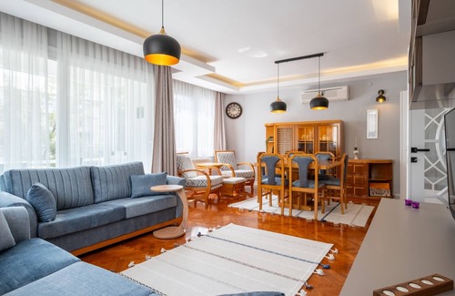 Bornova Apartment | Flat w Balcony 10 min to Forum Bornova and Metro