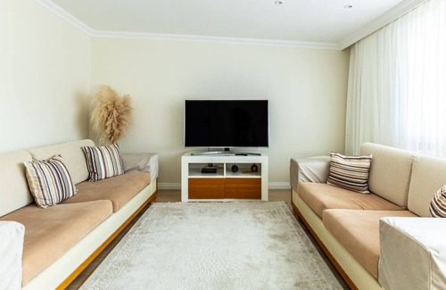 Sariyer Apartment | Flat w Balcony 5 min to Coast and Ferry in Sariyer