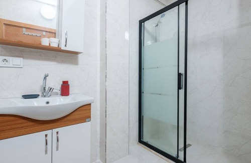 Avcilar Apartment | Flat w Terrace 4 min to Pelican Mall