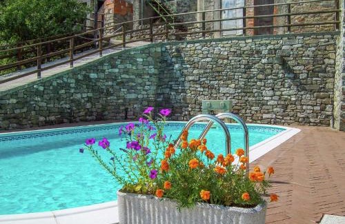 Argigliano Apartment | Flat with heated hot tub and shared pool