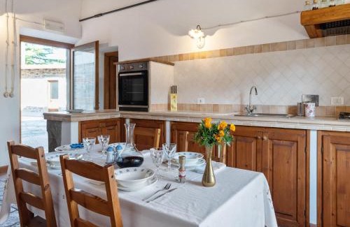 Argigliano Apartment | Flat with heated hot tub and shared pool