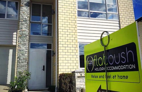 Flat Bush House | Flatbush Holiday Accommodation, 2.5 Bedroom Town House RA
