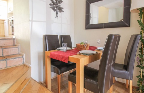Maiden Newton Cottage | FLEUR COTTAGE, family friendly, with a garden in Maiden Newton