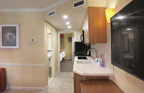 Wildwood Crest Hotel | Fleur de Lis Beach Motel