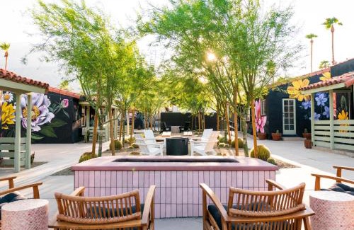 Uptown Design District Hotel | Fleur Noire Hotel - 21 and Over
