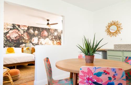 Uptown Design District Hotel | Fleur Noire Hotel - 21 and Over
