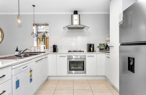 McCracken House | Fleurieu Days Leafy Hideaway by Victor Harbor
