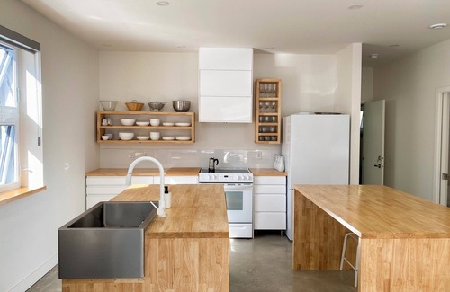 Shefford Apartment | FLEURS Room – Cozy & Eco-Friendly Stay around Mt. Shefford, FLEURS Room – Zen & Nature-Inspired Spac