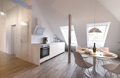Ljubljana City Centre Apartment | Flex Multicolour Tour As/Comfy designed 1BR apartment, free WiFi and AC