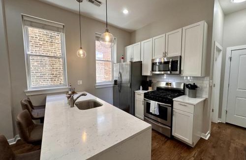 Almont Apartment | Flexhome West Town 2BR Apt T1
