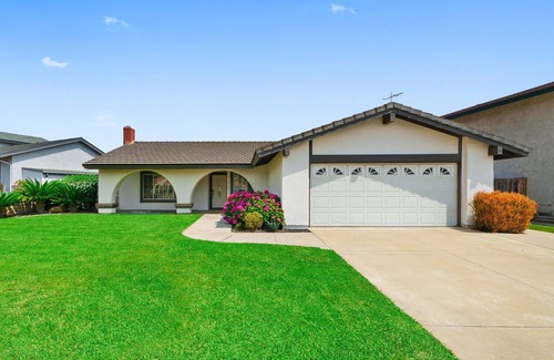 Chino House | FLEXIBLE LEASE PET FRIENDLY POOL AND JACUZZI HOME IN CHINO HILLS CALIFORNIA